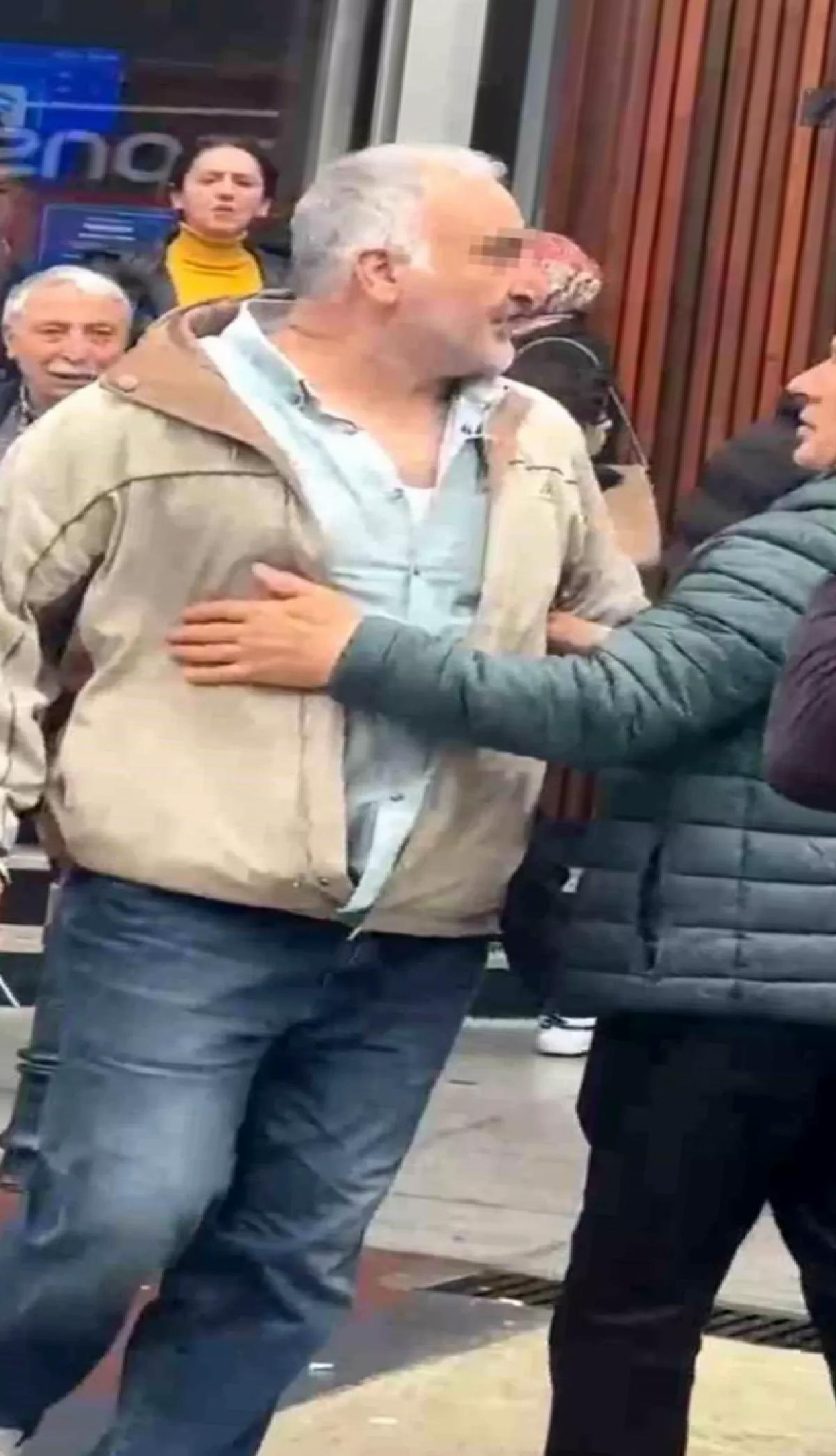 Trabzon’da CHP Standına Bıçaklı Saldırı