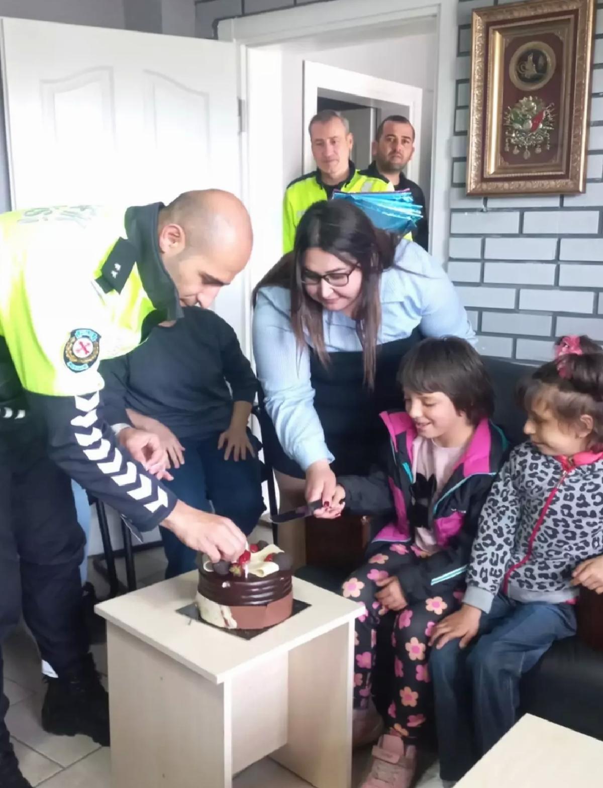 Trafik Ekiplerinden Doğum Günü Sürprizi