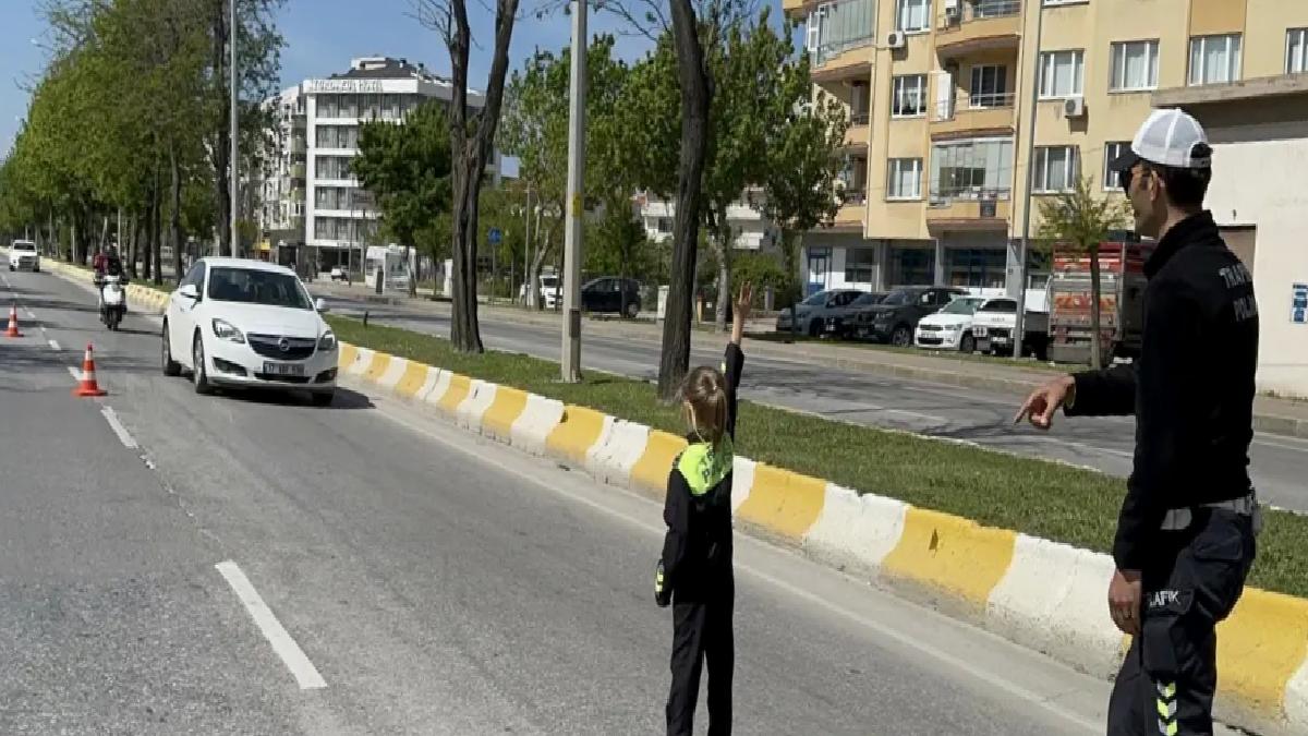 Trafik Polisi Kızıyla Denetim Yaptı
