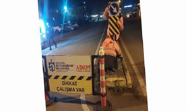 Trafik ve yol levhalarının onarımı yapılıyor