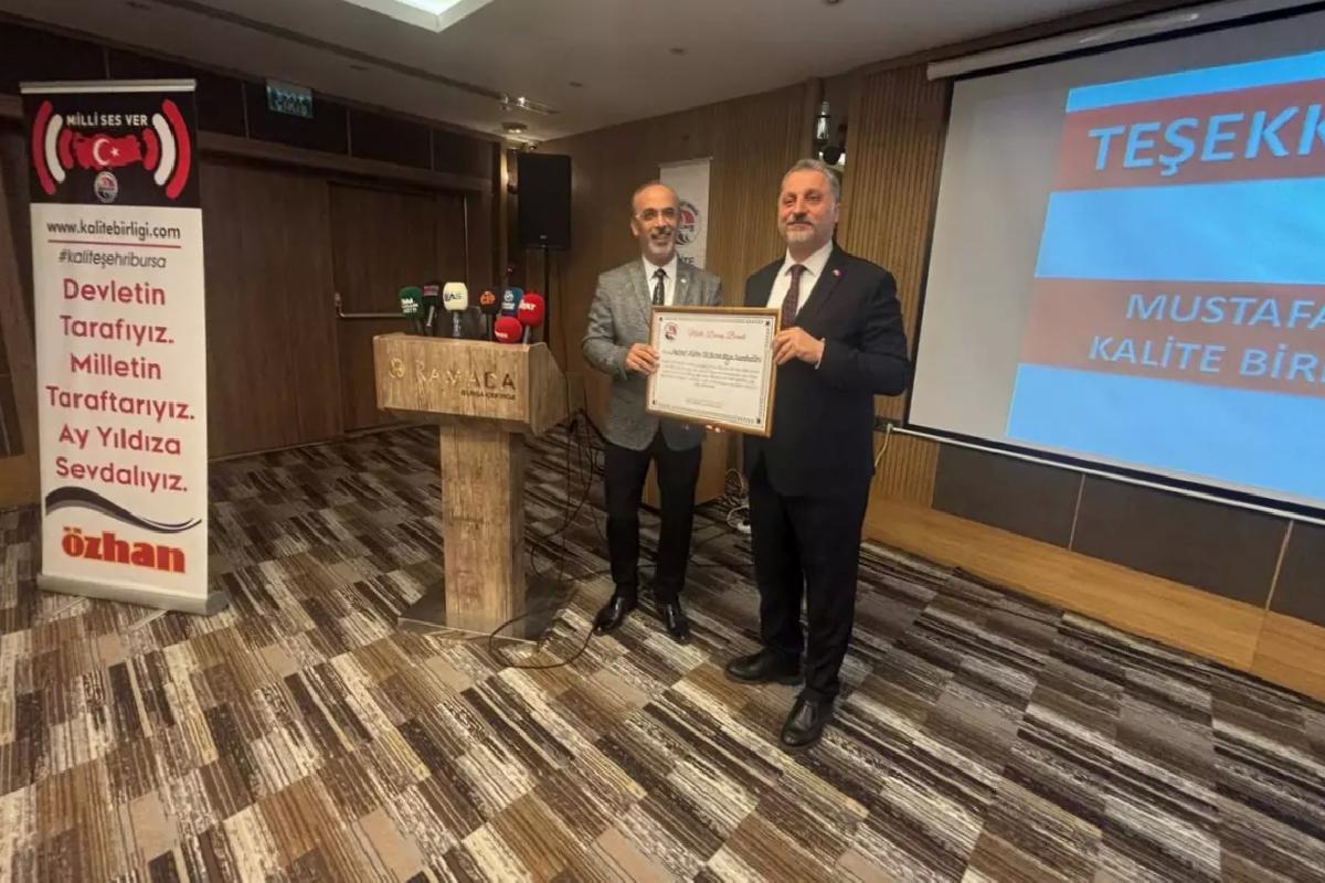 TÜMBİFED Genel Başkanı Mehmet Hüsrev’e “Milli Duruş Beratı”