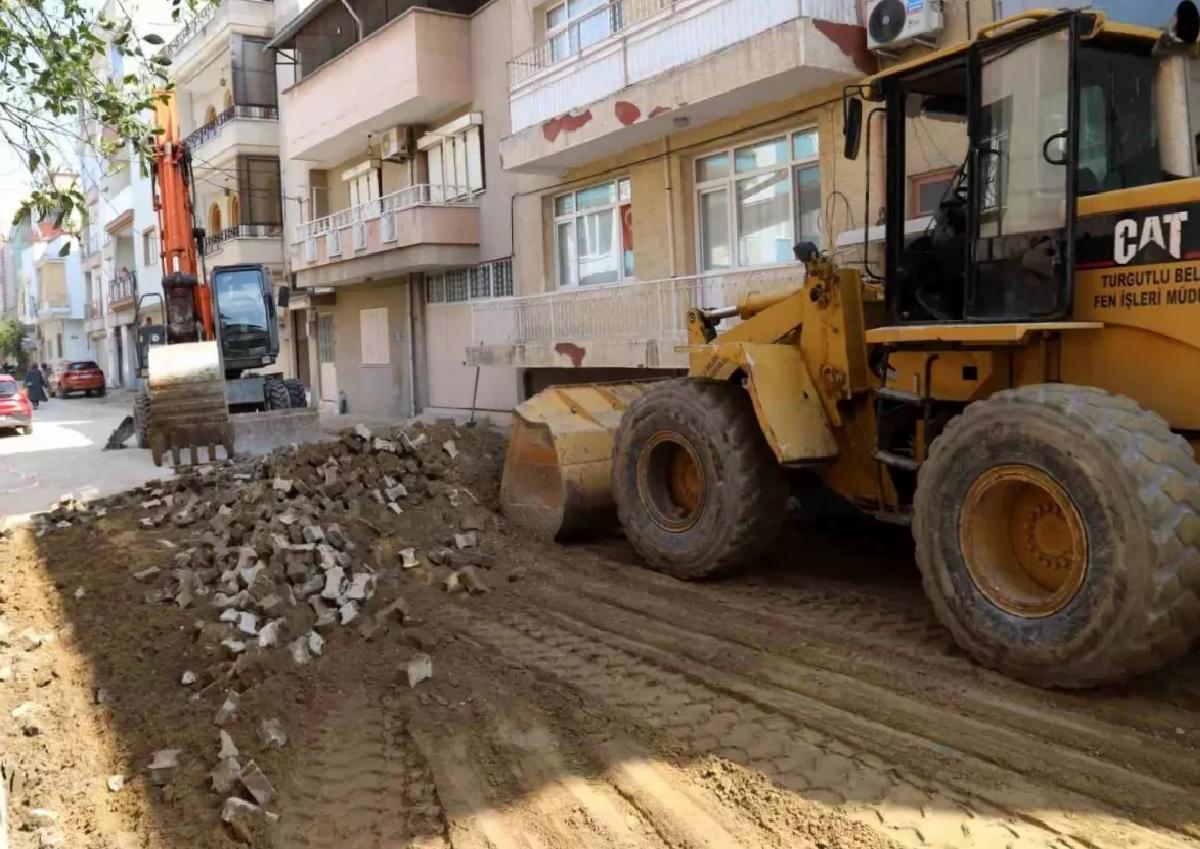 Turgutlu Belediyesi Selvilitepe Mahallesi’nde Yol Yenileme Çalışmaları Sürüyor