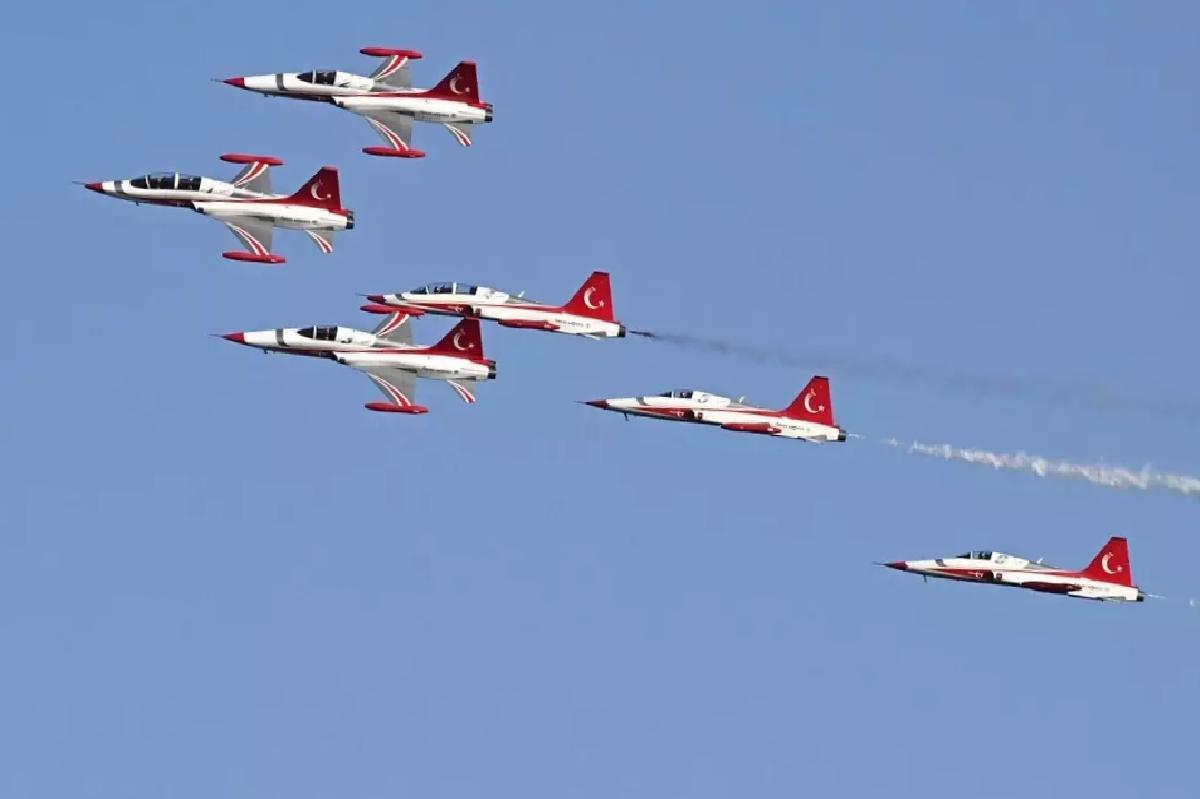 Türk Yıldızları’ndan Antalya’da Nefes Kesen Gösteri