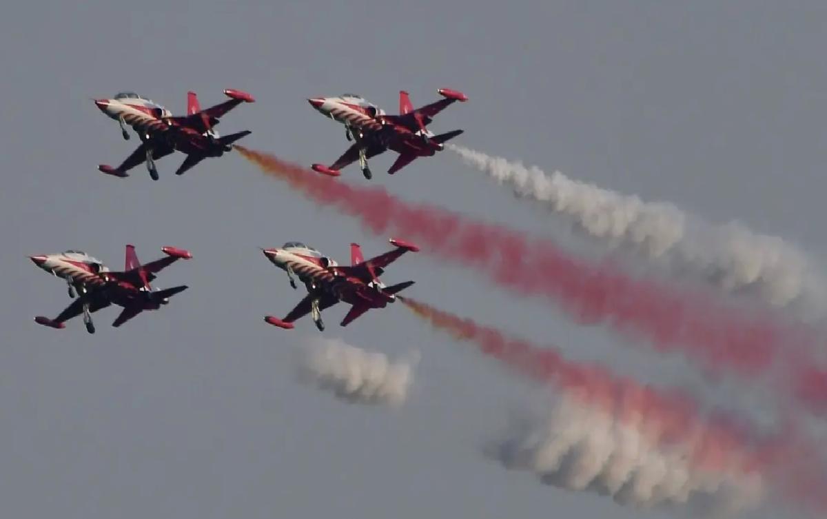 Türk Yıldızları’ndan Nefes Kesen Gösteri