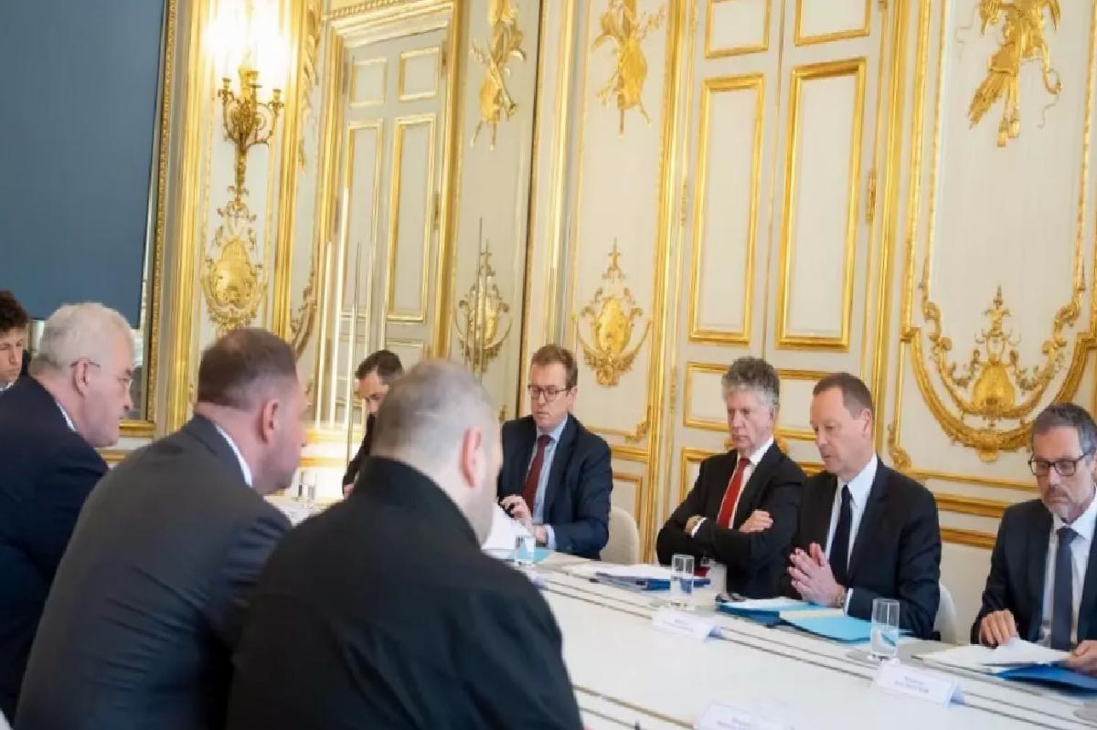 Ukrayna Heyeti Paris’te AB ile Görüştü