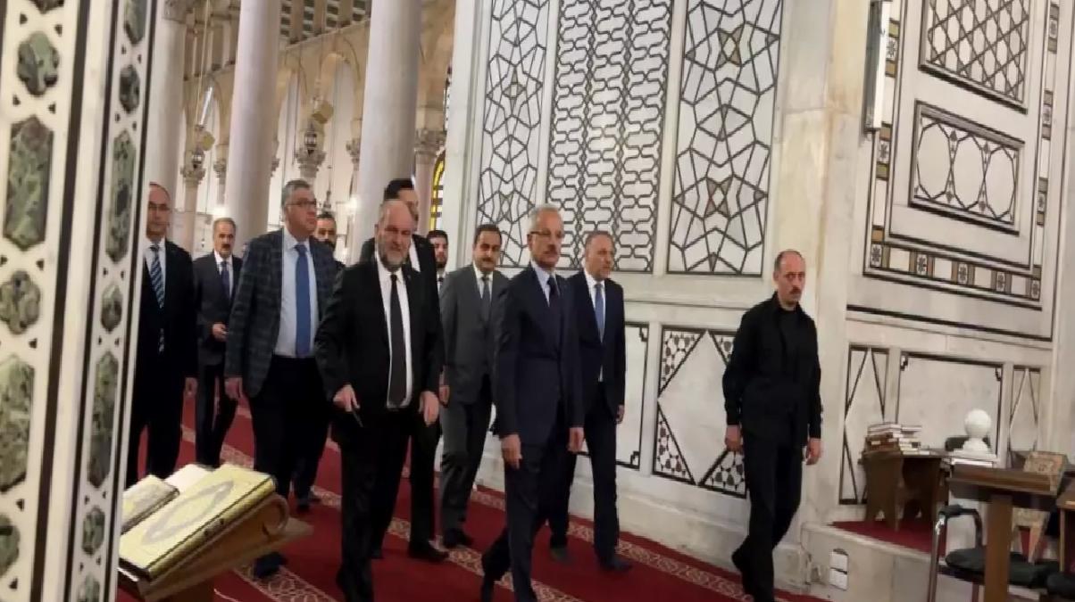 Ulaştırma Bakanı Uraloğlu, Şam’da Emevi Camii’ni Ziyaret Etti