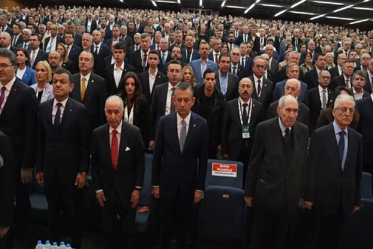 Ümit Uysal, CHP Olağanüstü Kurultayı’nda adaylıktan çekildi! 2 isim yarışacak