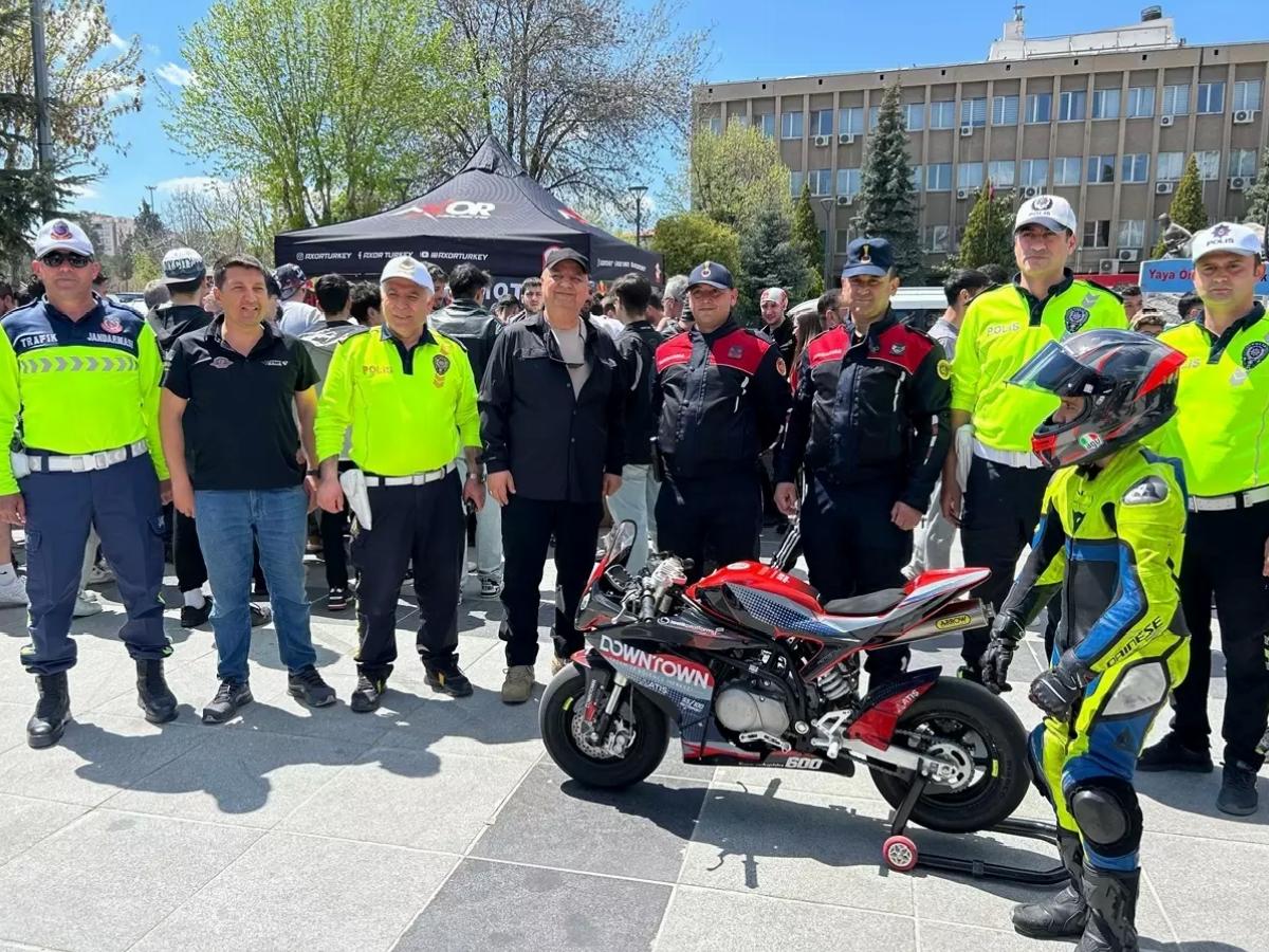 Uşak’ta motosiklet sürücülerine eğitim verildi