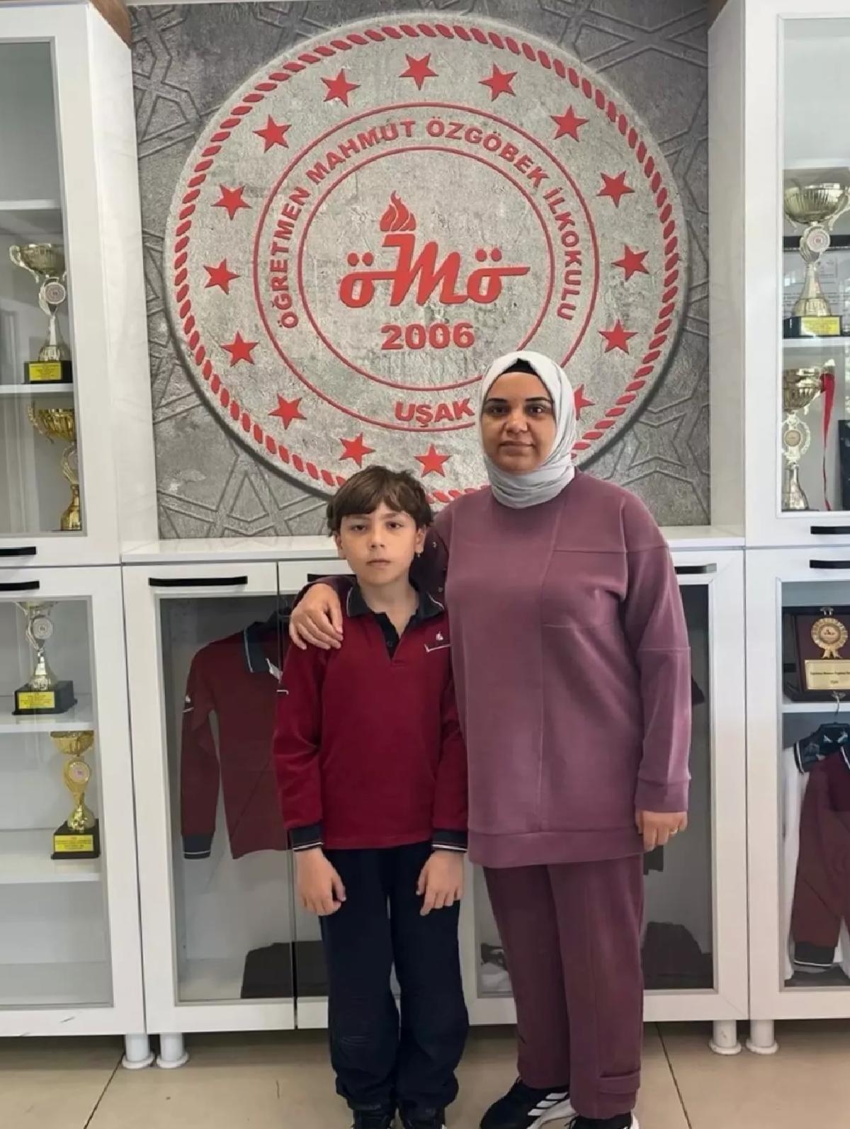 Uşak’ta Öğrenciyi Heimlich Manevrasıyla Kurtardılar