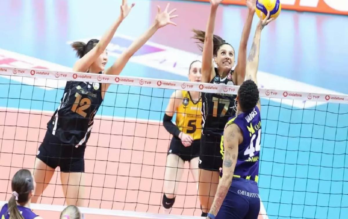 VakıfBank, Fenerbahçe’yi 3-1 ile geçti