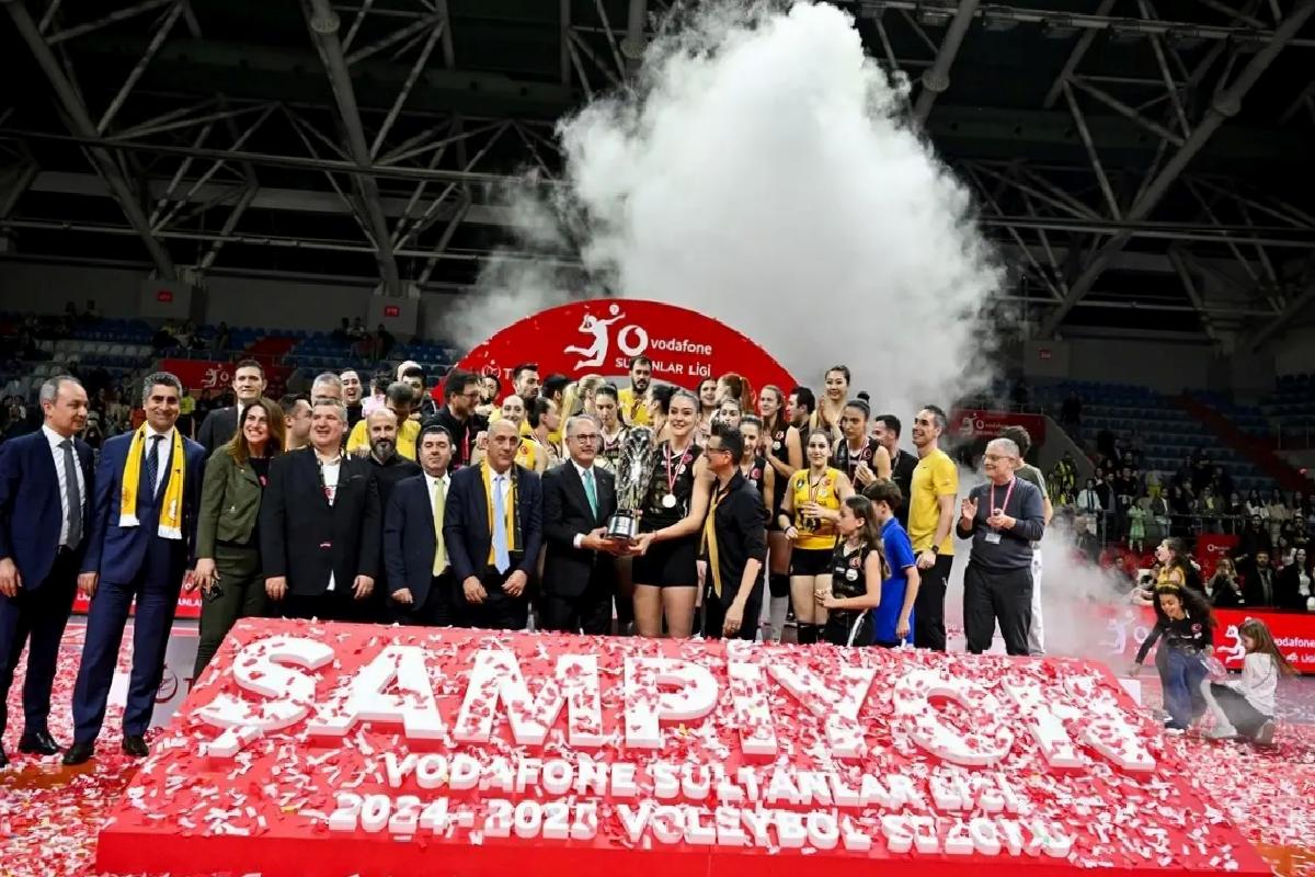 VakıfBank Şampiyonluk Sevinci Yaşıyor