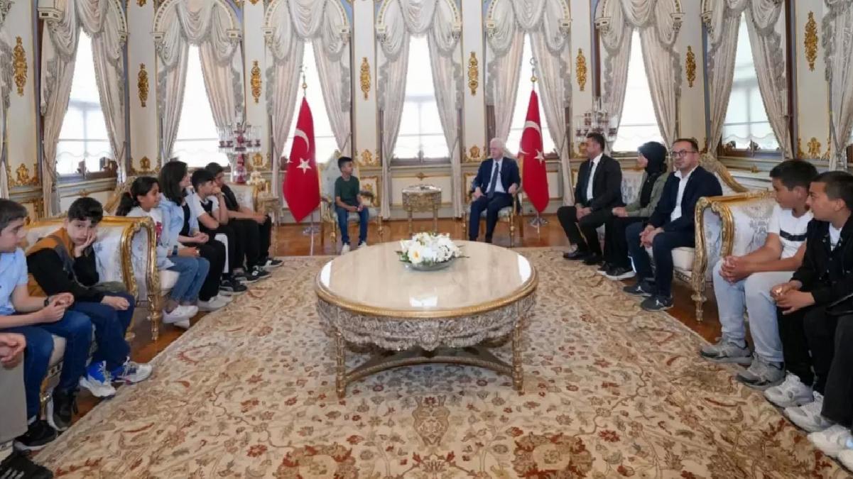 Vali Gül, 21 Öğrenciyi Misafir Etti