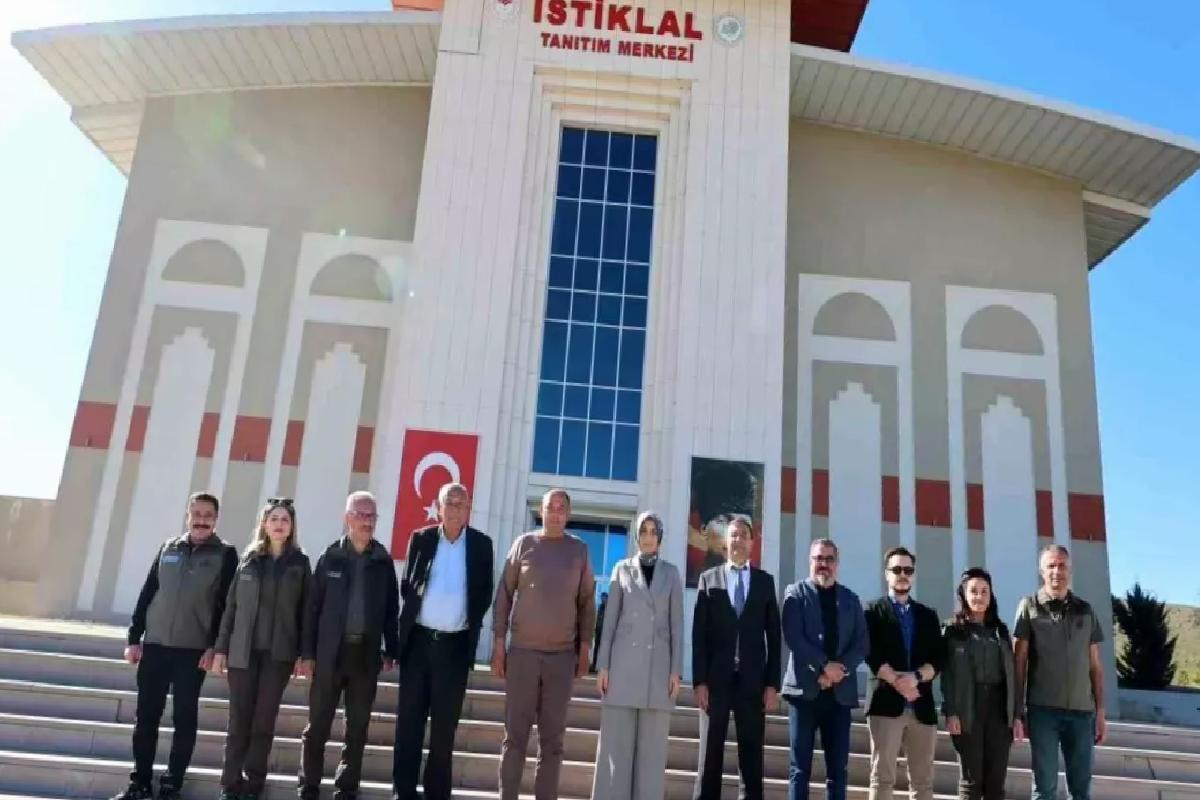 Vali Yiğitbaşı İstiklal Tanıtım Merkezi’ni Ziyaret Etti