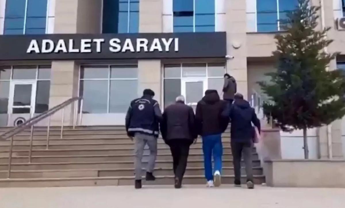 Van’da 10 Göçmen Kaçakçısı Yakalandı