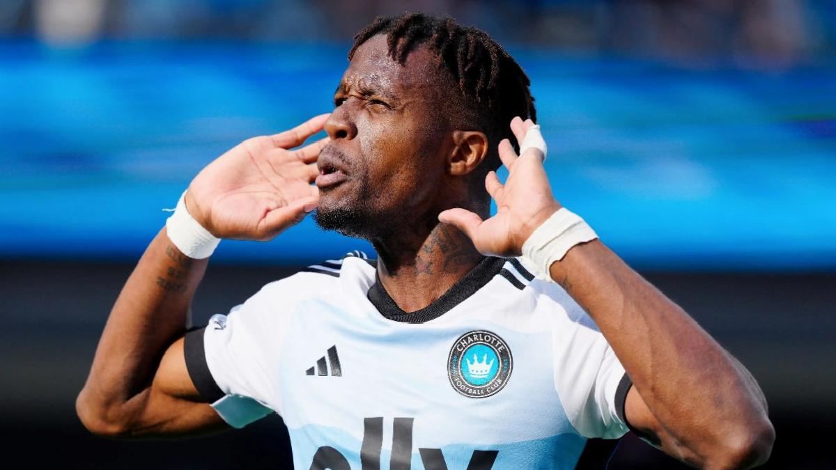 Wilfried Zaha’dan kendisine tepki gösteren taraftarlara cevap geldi