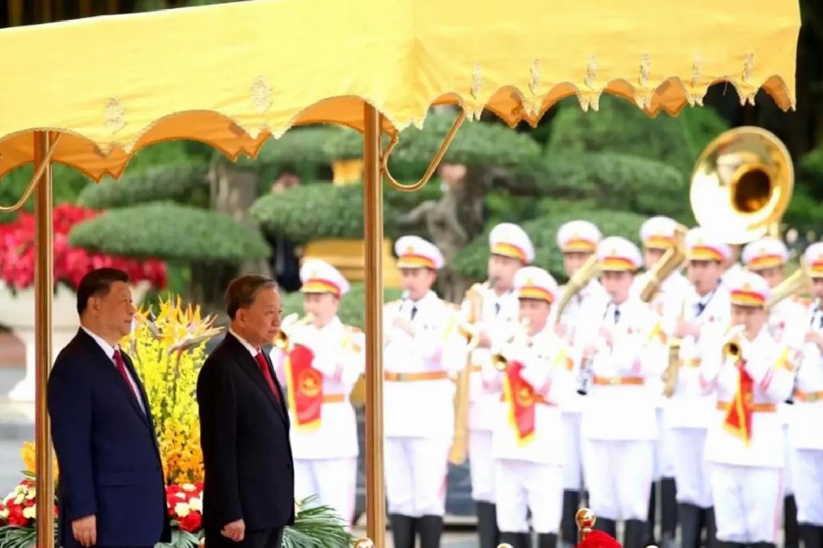 Xi Jinping Vietnam’da Resmi Törenle Karşılandı