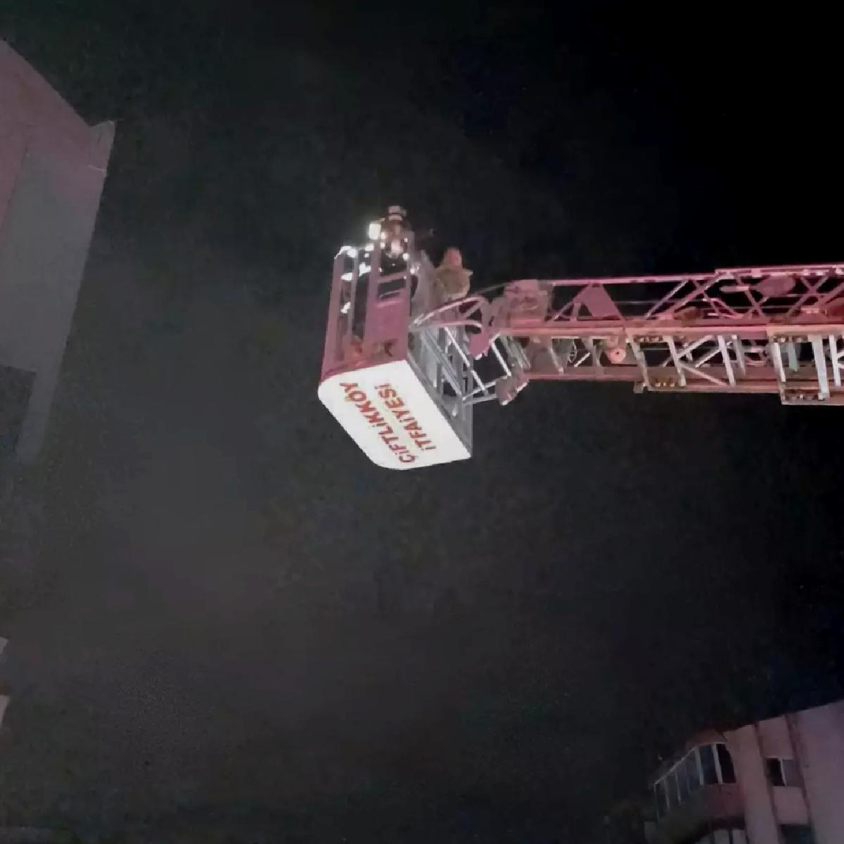 Yalova’da Apartman Yangınında 7 Kişi Kurtarıldı