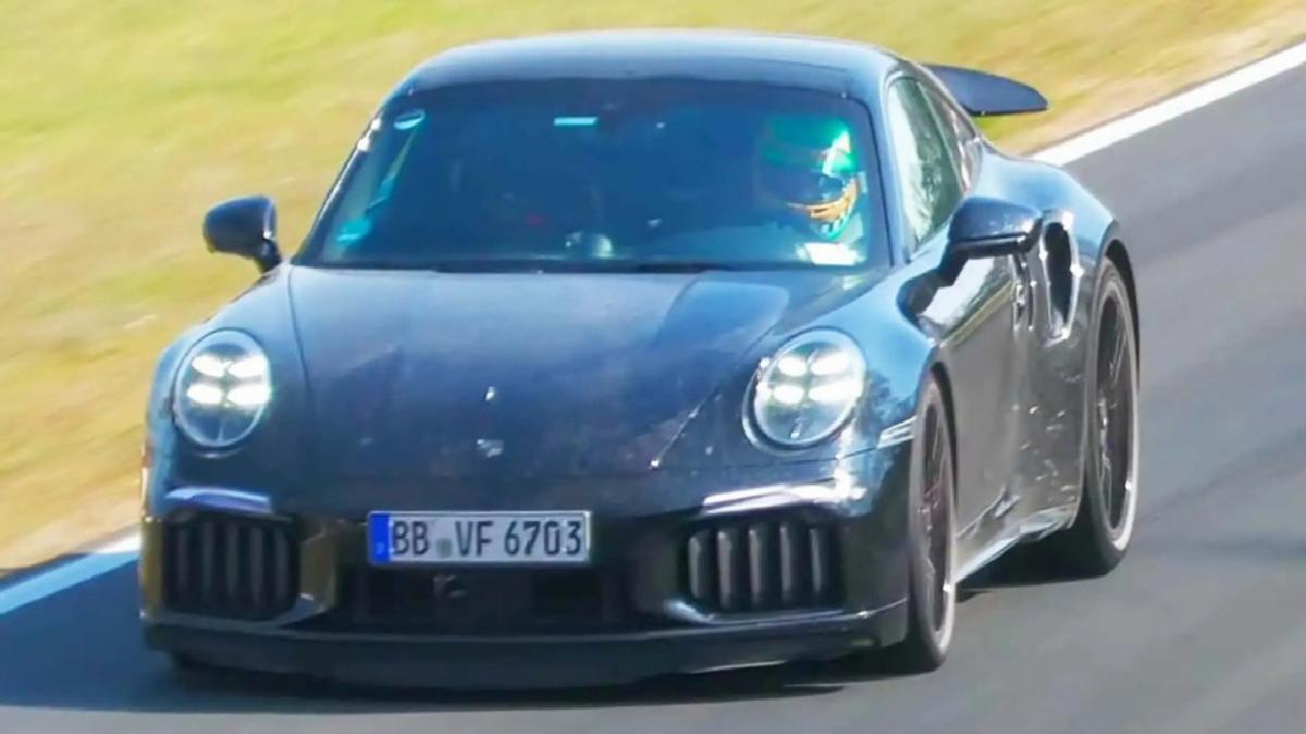 Yeni Porsche 911 Turbo test sırasında görüntülendi