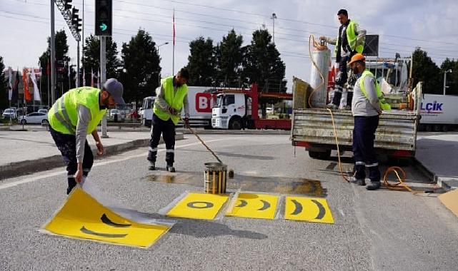 Yol ve yaya çizgileri yenileniyor