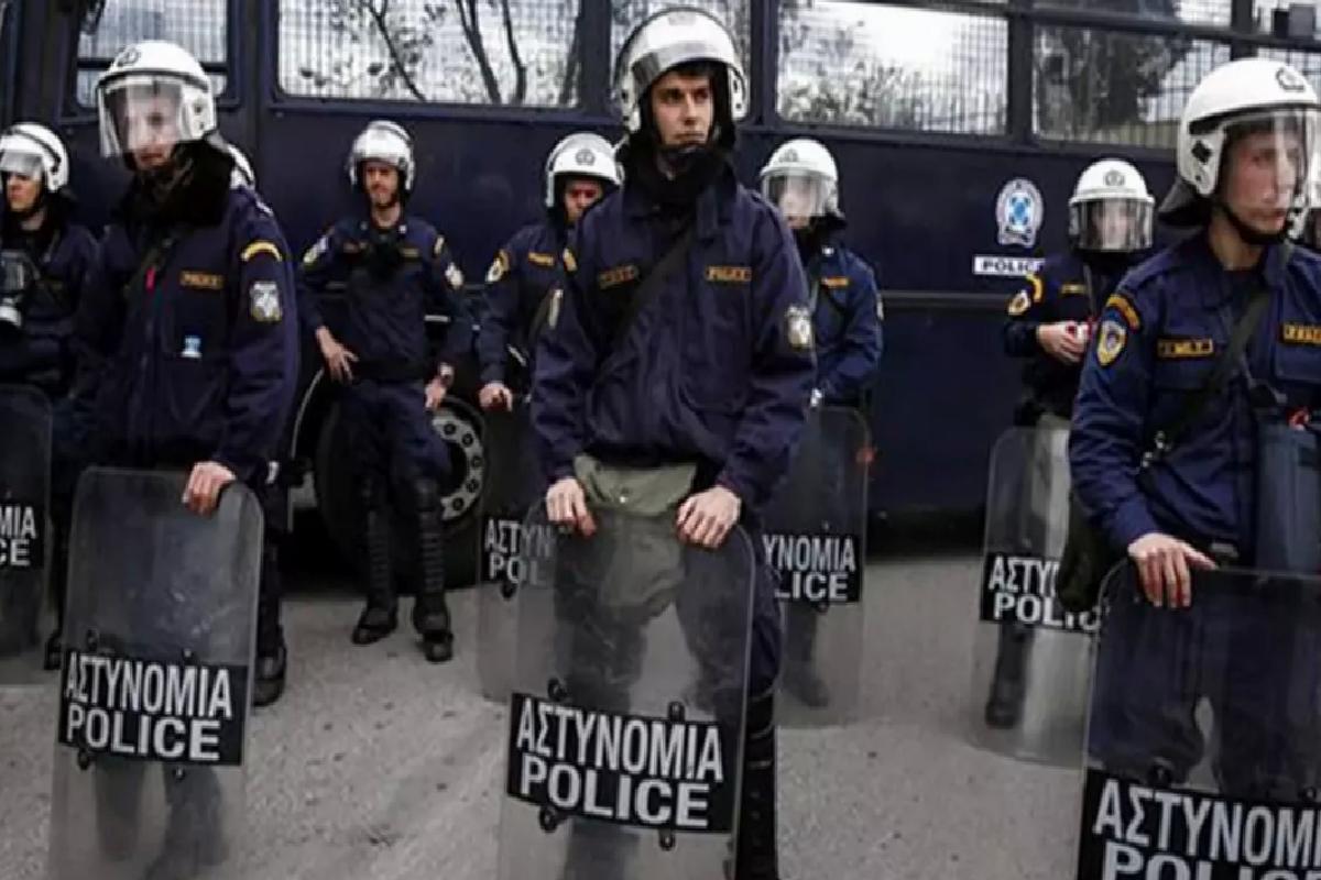 Yunanistan’da demiryolu şirketi binasına yerleştirilen bomba infilak etti