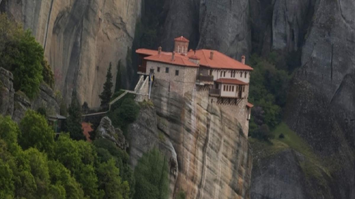 Yunanistan’ın Meteora manastırları doğa tutkunlarının ilgi odağı