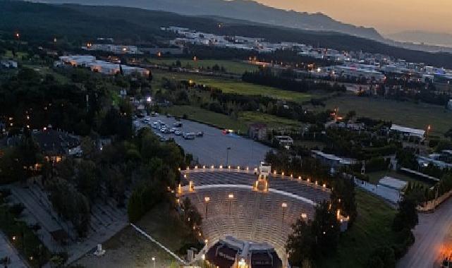 Zeki & Metin Amfi Tiyatro perde açmak için gün sayıyor
