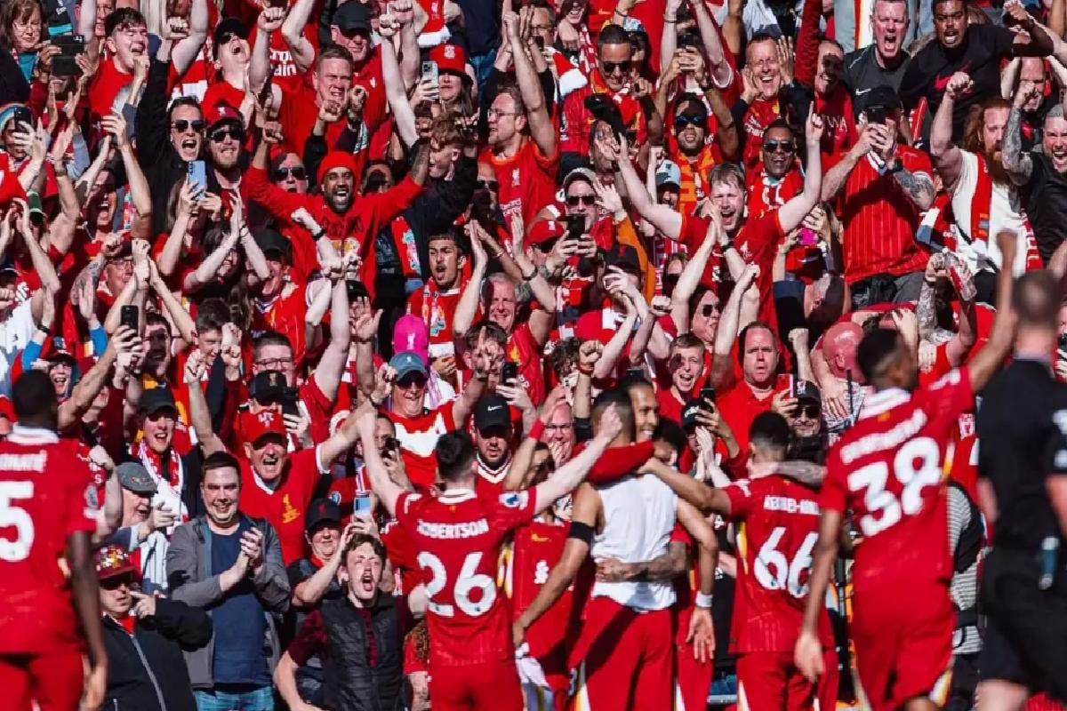 Zirvede kupalar eşitlendi! İngiltere Premier Lig’de şampiyon Liverpool oldu