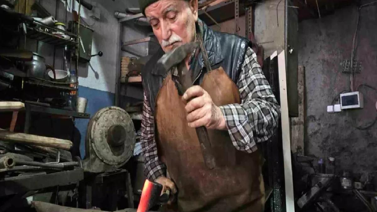 Zonguldak’ta 55 Yıl Demircilik Yapan İsmail Oktay