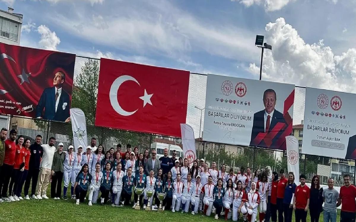 18 Yaş Altı Softbol Şampiyonası Tamamlandı