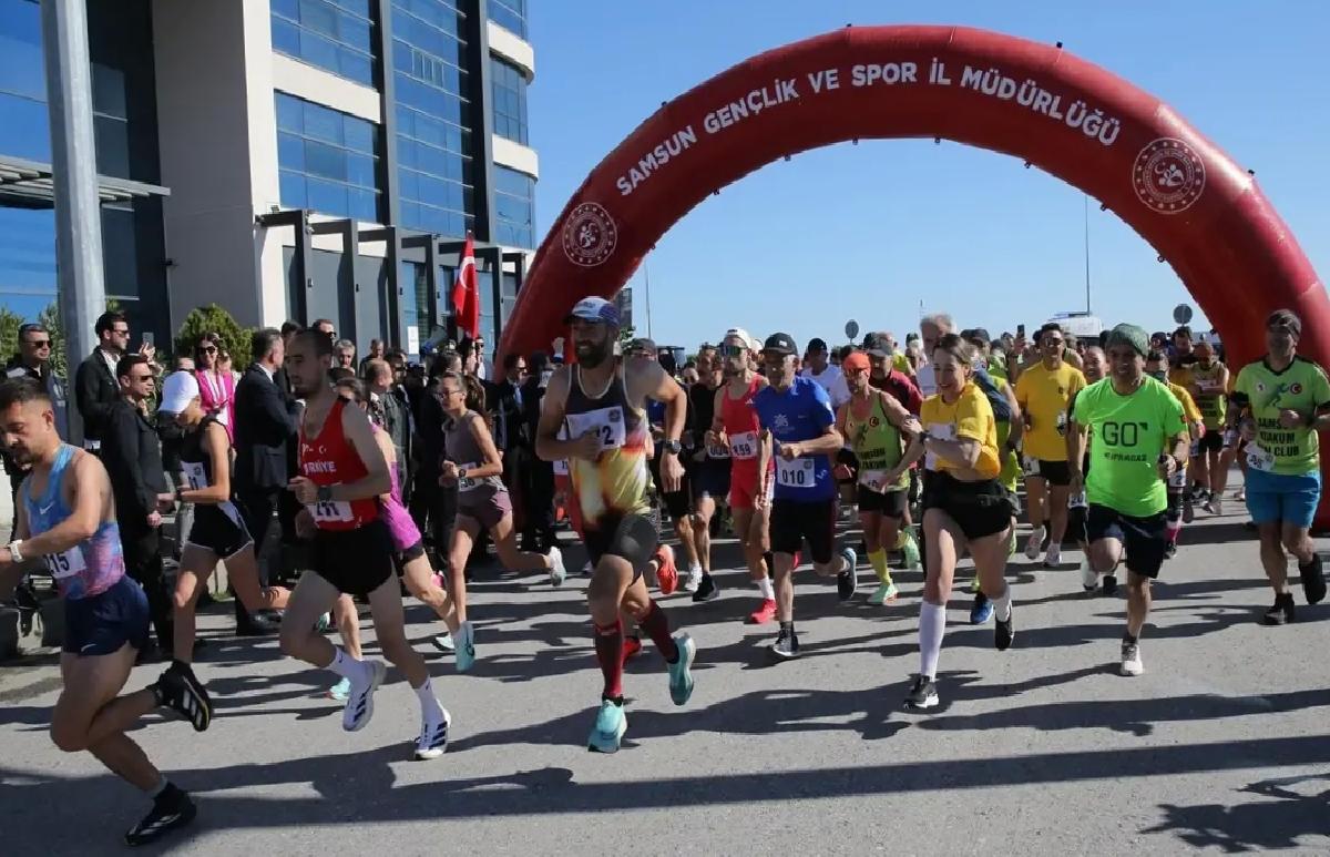 19 Mayıs Yarı Maratonu coşkuyla yapıldı