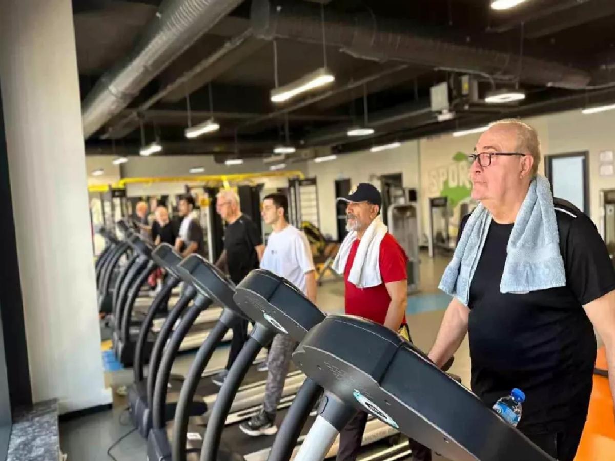 70 yaşındaki ihtiyar delikanlılar sporda gençlere taş çıkartıyor