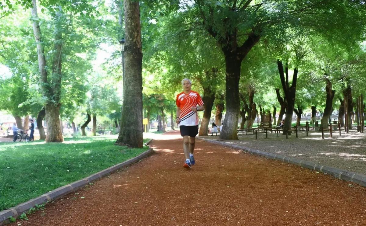 70 yaşındaki mali müşavir, 16 yıldır her sabah güne sporla başlıyor
