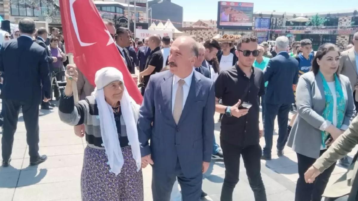 90 Yaşındaki Satı Bocuk, Togg ile Evine Götürüldü