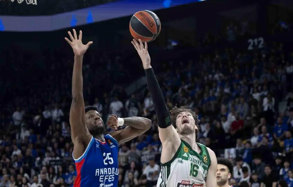 A. Efes, Panathinaikos’u Geçti