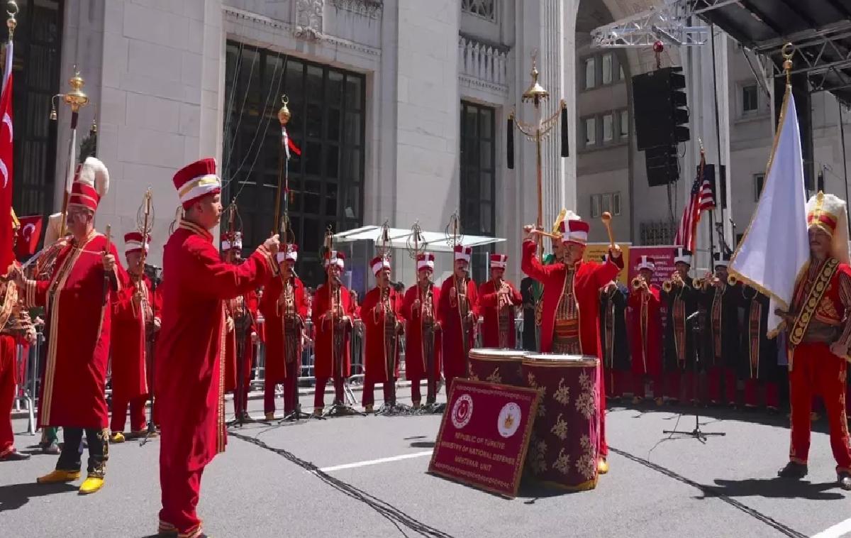 ABD’de 42. Geleneksel New York Türk Günü Yürüyüşü coşkuyla kutlandı