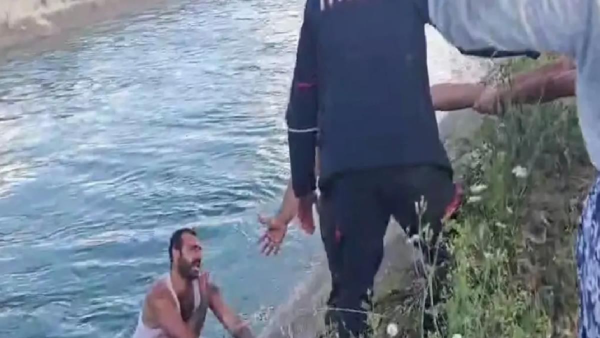 Adana’da Aracından Düşen Genç Kendini Kurtardı