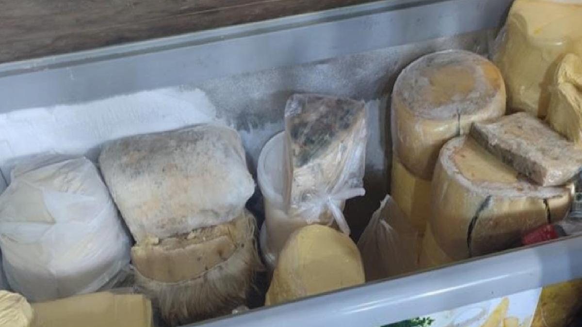 Adana’da fuarda satılan 240 kilo bozuk gıda imha edildi