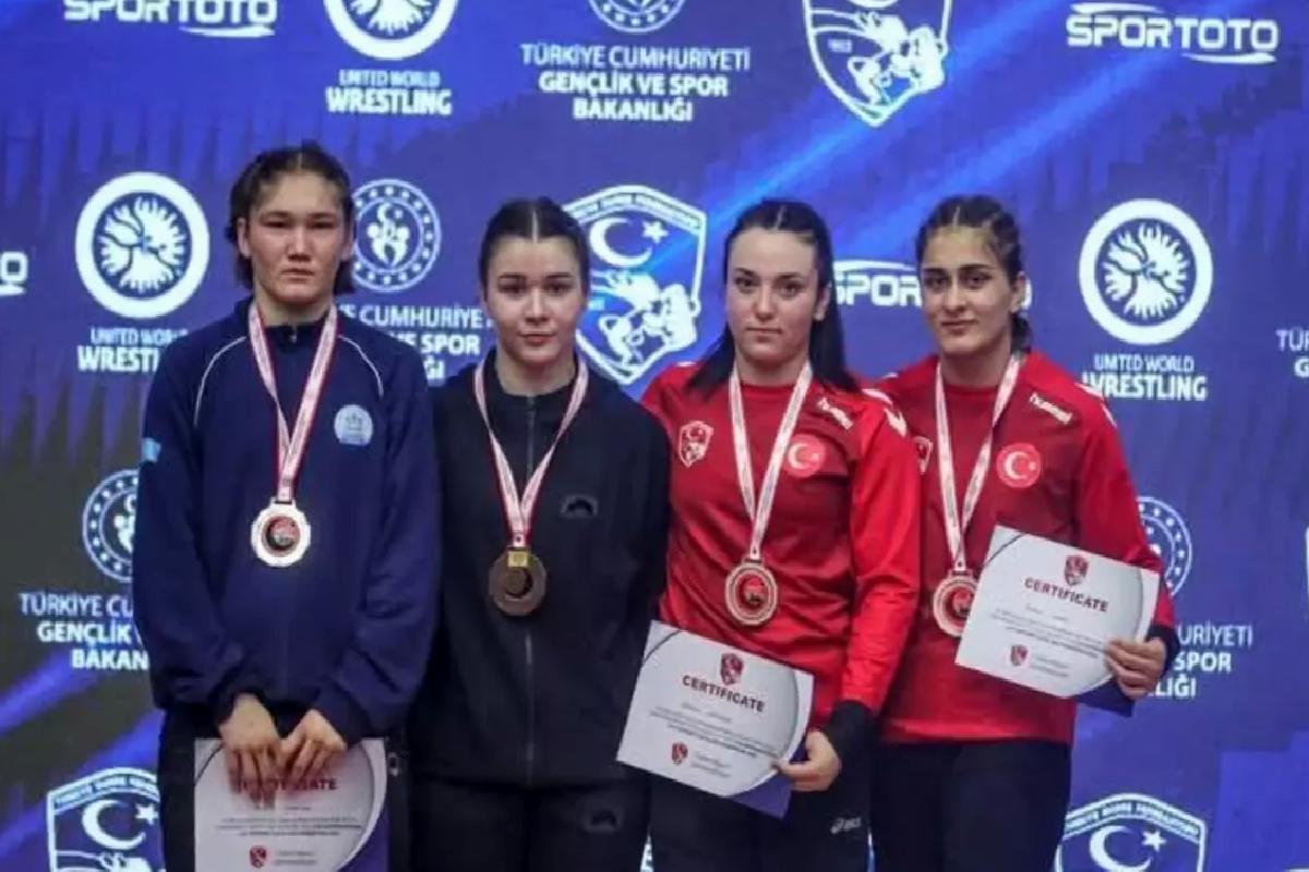 Afyonkarahisar U17 Güreşçileri Antalya’dan 3 Madalya ile Döndü