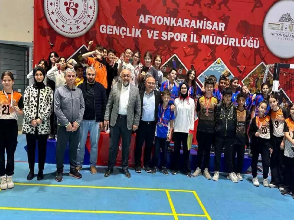 Afyonkarahisar’da Eğlenceli Floor Curling Turnuvası