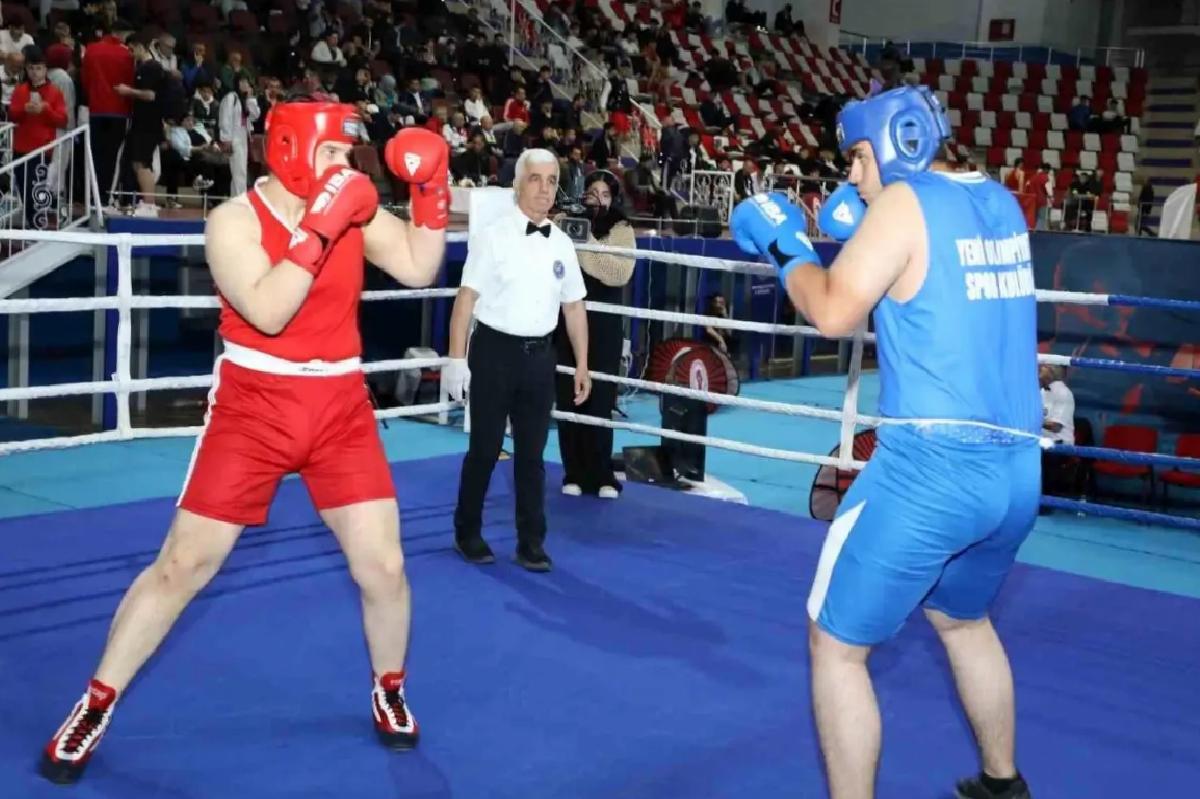 Ağrı’da Genç Erkekler Boks Şampiyonası Başladı