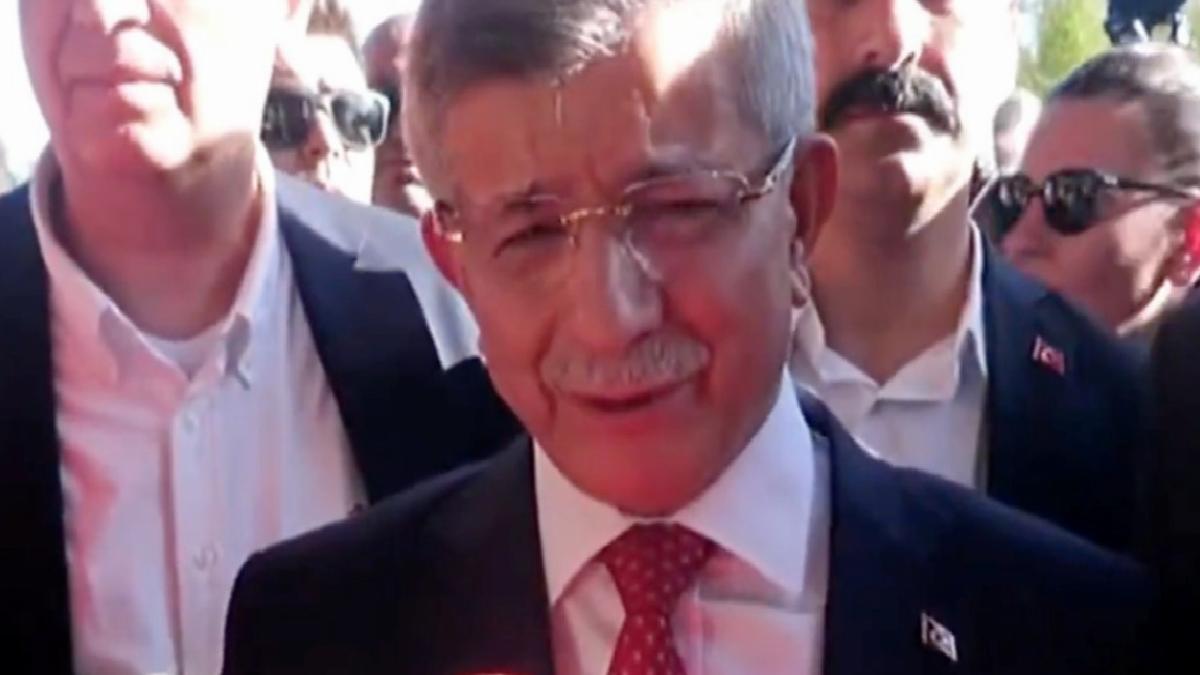 Ahmet Davutoğlu: Acı haberi alınca yüreğimizden bir şeyler koptu