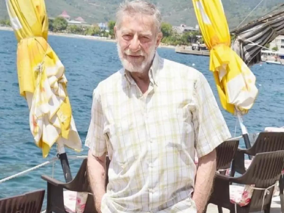 Ahmet Mekin Kalça Kemiğini Kırdı