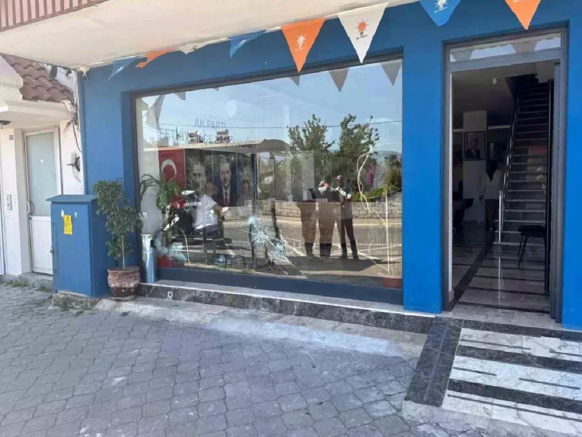 AK Parti binasına taşlı saldırı: Şüpheli tutuklandı