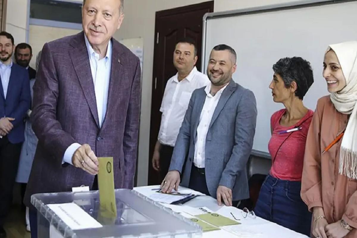 AK Parti Genel Sekreteri İnan, masasına gelen son anketi paylaştı