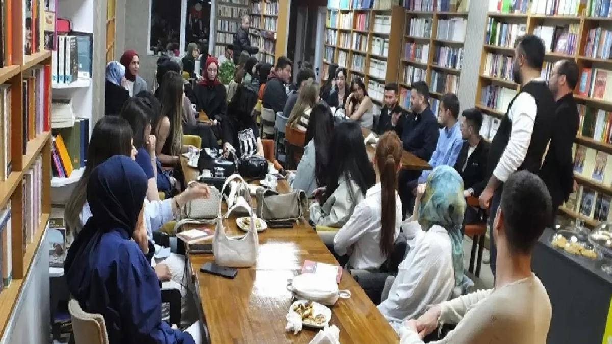 AK Parti’den Gençlere Kitap Tahlil Programı