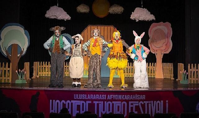 Alkışlar Karabağlar Kent Tiyatrosu’na