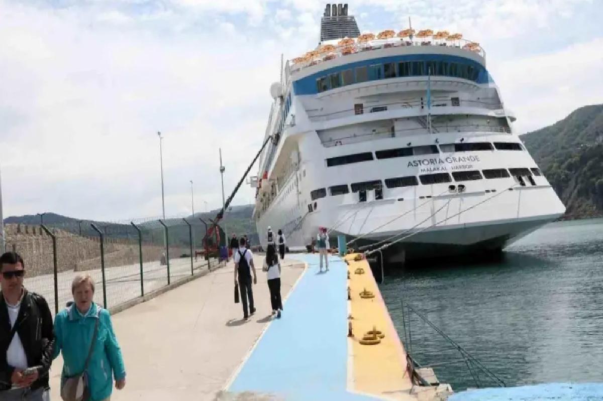 Amasra’ya Rus Turist Akını: 86 Bin Ziyaretçi!