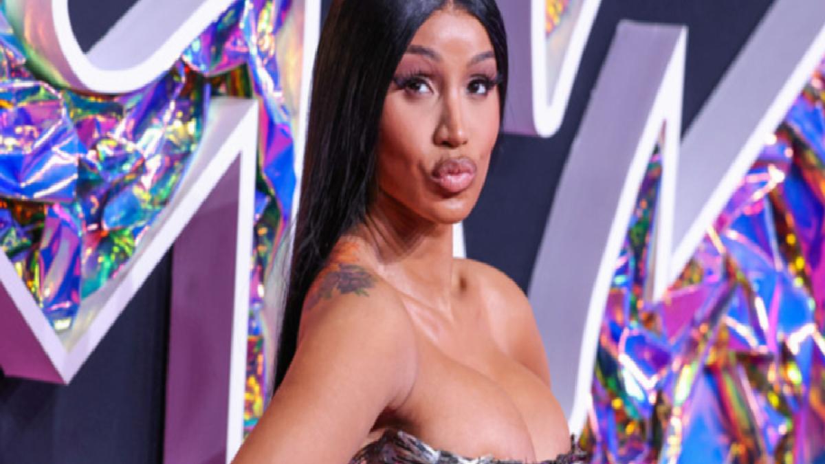 Amerikalı şarkıcı Cardi B’nin Hürrem Sultan hayranlığı devam ediyor