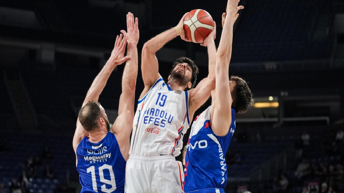 Anadolu Efes, Büyükçekmece Basketbol’u mağlup etti