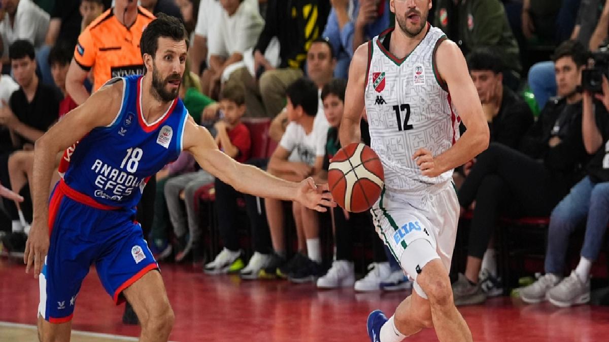 Anadolu Efes, erteleme maçında Karşıyaka’yı yendi